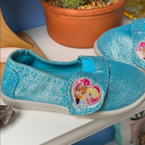 🎀Super cute Frozen Velcro slip on shoes🎀 - Picture 4 of 7